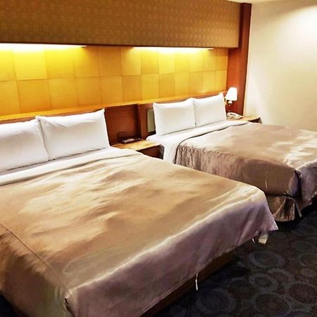 Jing Jing Holiday Hotel Kaohsiung Exterior photo
