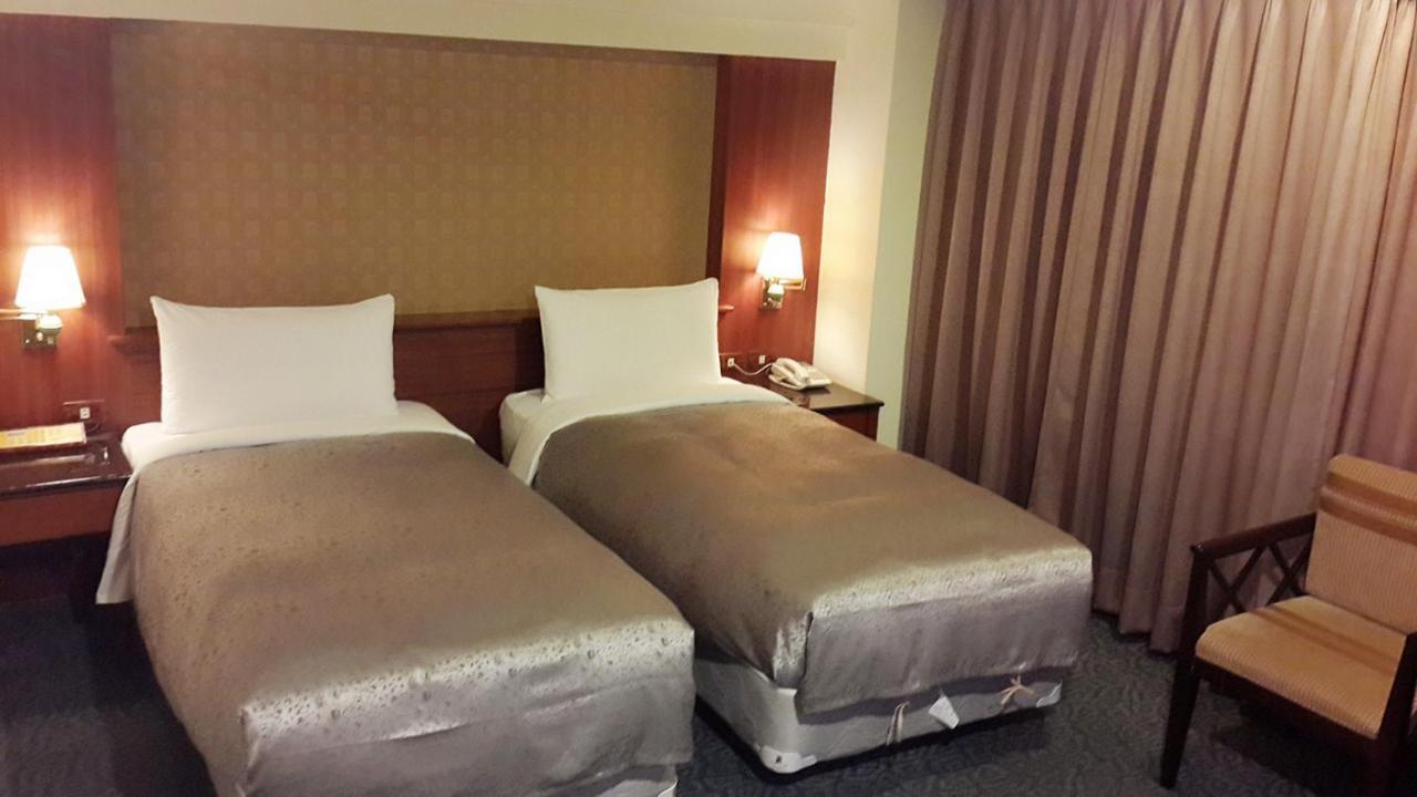 Jing Jing Holiday Hotel Kaohsiung Exterior photo