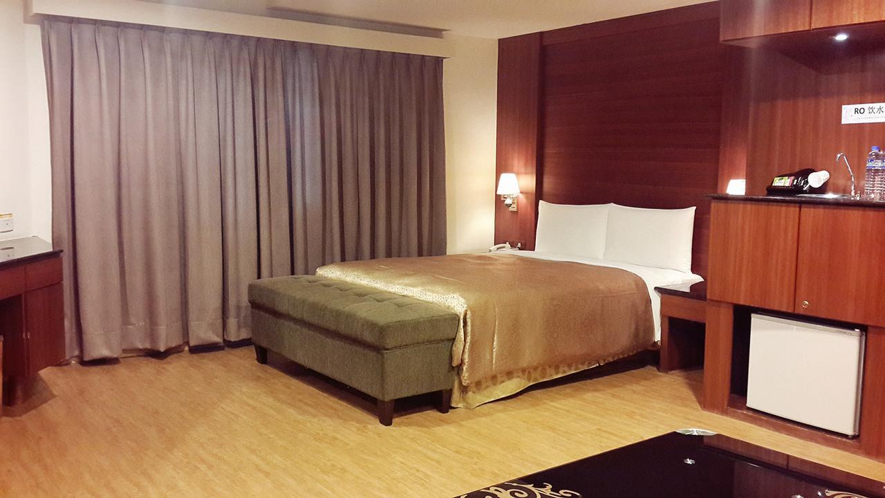 Jing Jing Holiday Hotel Kaohsiung Exterior photo