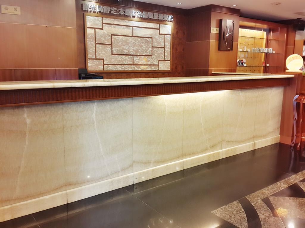 Jing Jing Holiday Hotel Kaohsiung Exterior photo