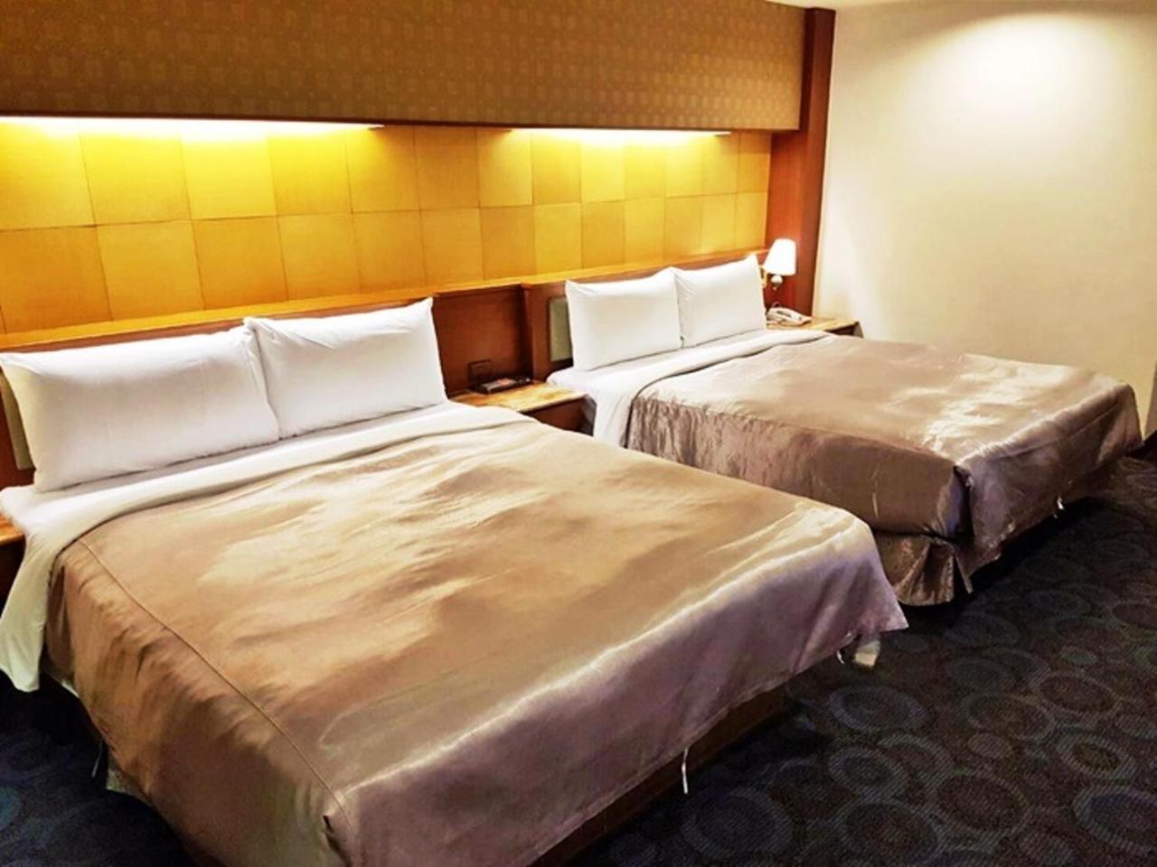 Jing Jing Holiday Hotel Kaohsiung Exterior photo